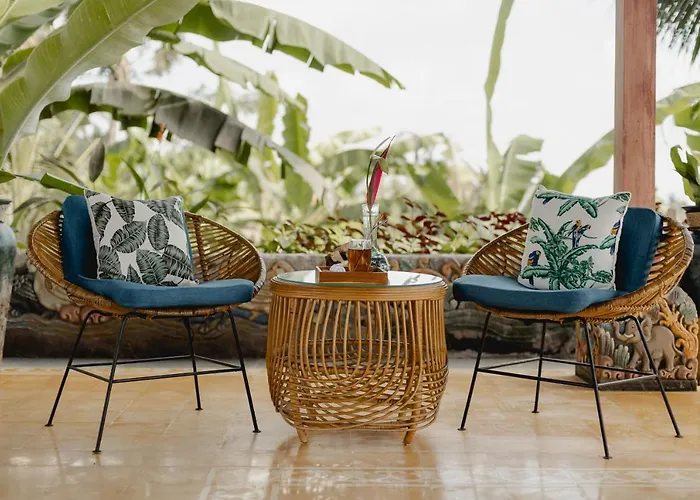 Airsania Antique Villa *